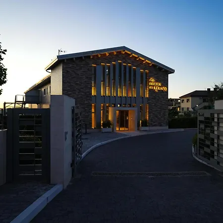 Western Dimora Del Monaco
